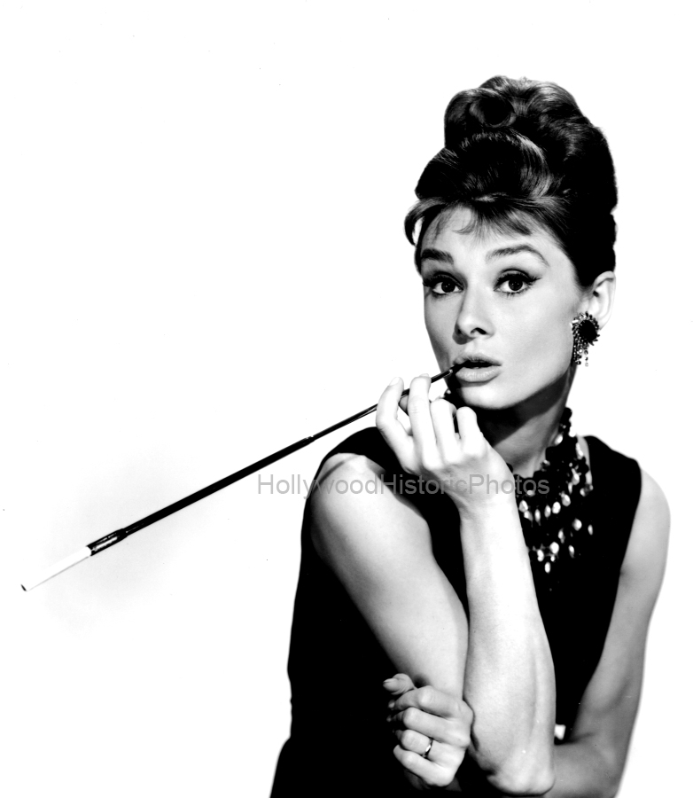 Audrey Hepburn 1961 Breakfast at Tiffanys (2)wm.jpg